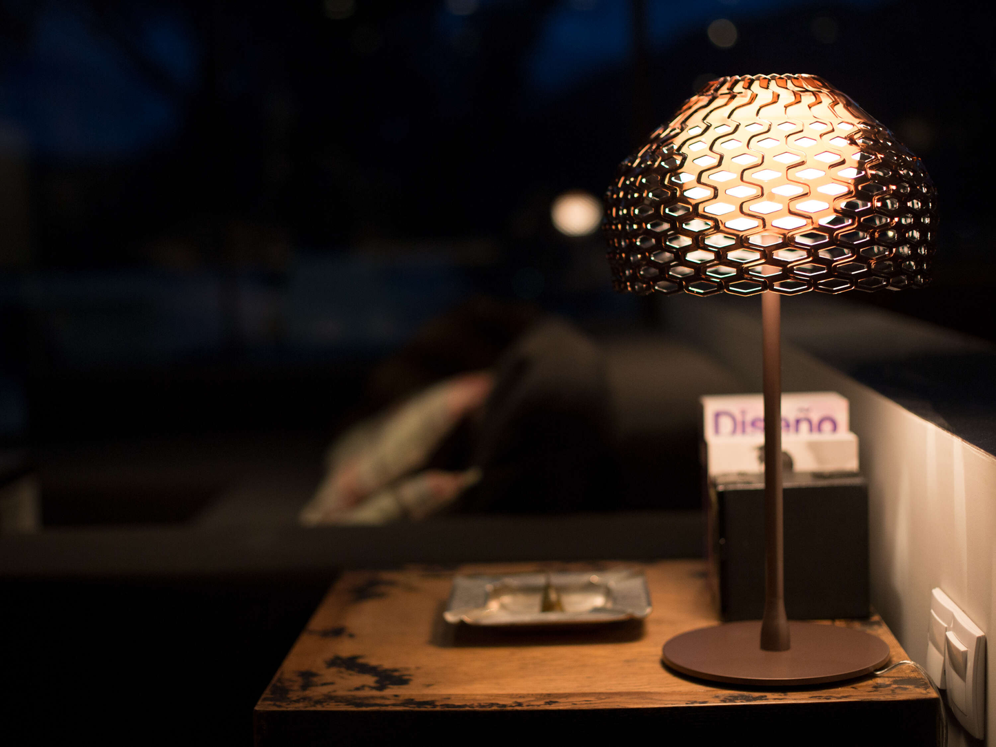 FLOS TATOU TABLE