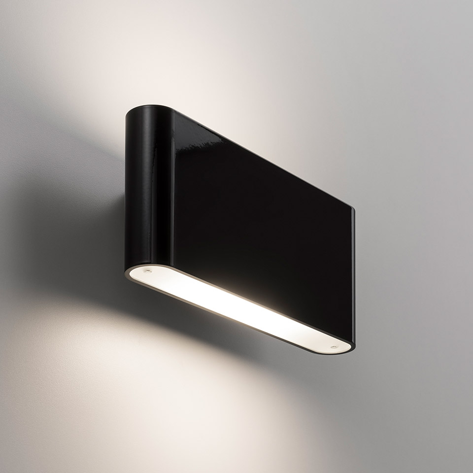 ARTEMIDE TWO FLAGS PARETE