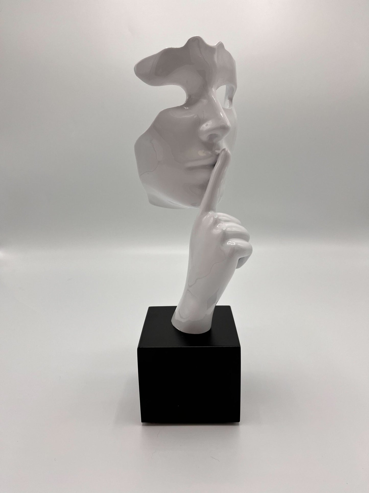ONLYLUX SILENCE STATUE