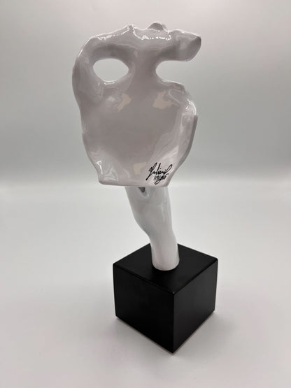 ONLYLUX SILENCE STATUE