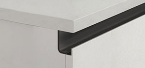 Pattern 10 — Gola scavata con maniglia a L